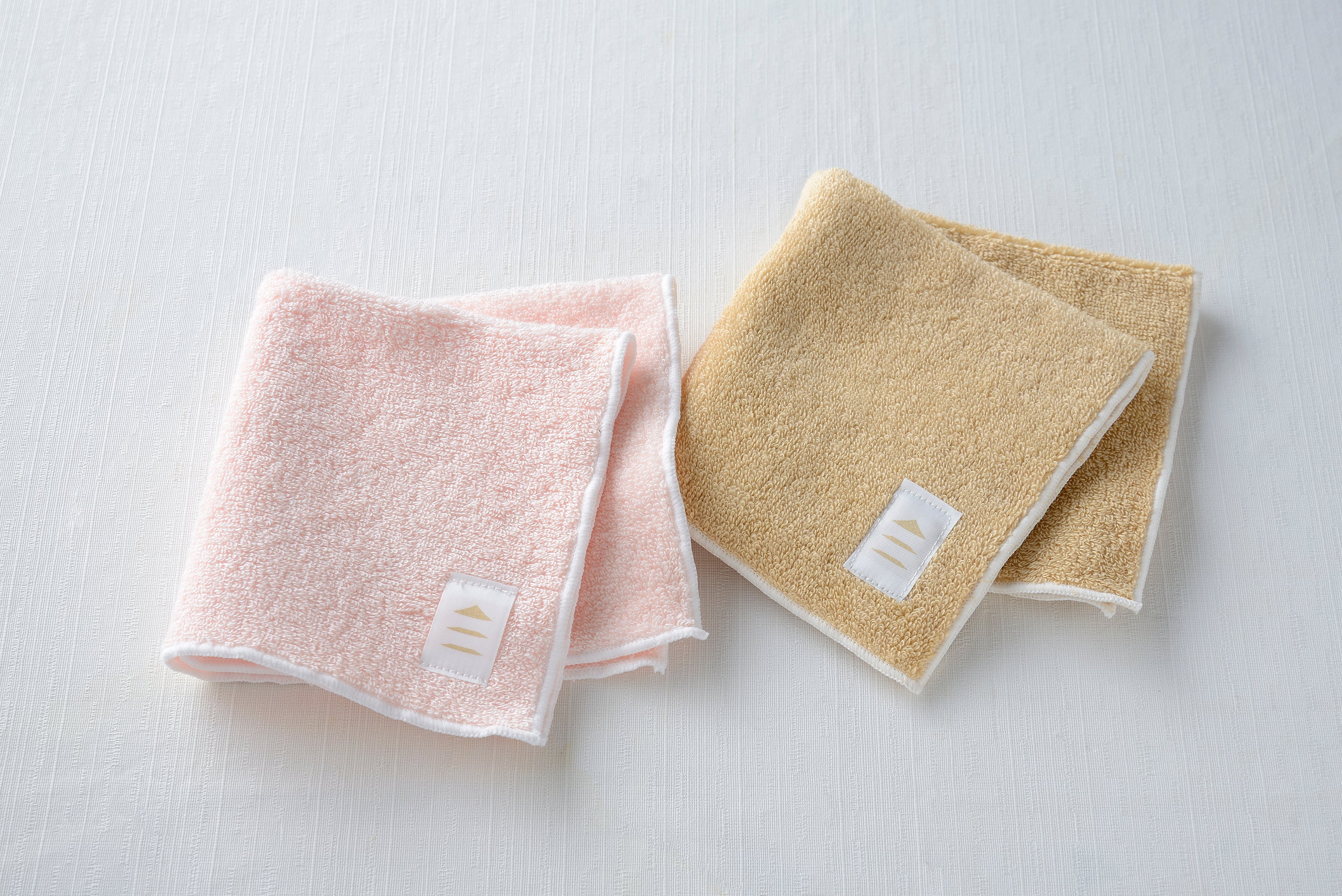 ウッドデザイン賞2023受賞 『東京椿染め タオルハンカチ＜枝葉