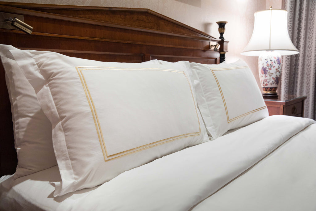 ホテルライクな寝室のつくり方〜心地よい枕、照明、香りの工夫